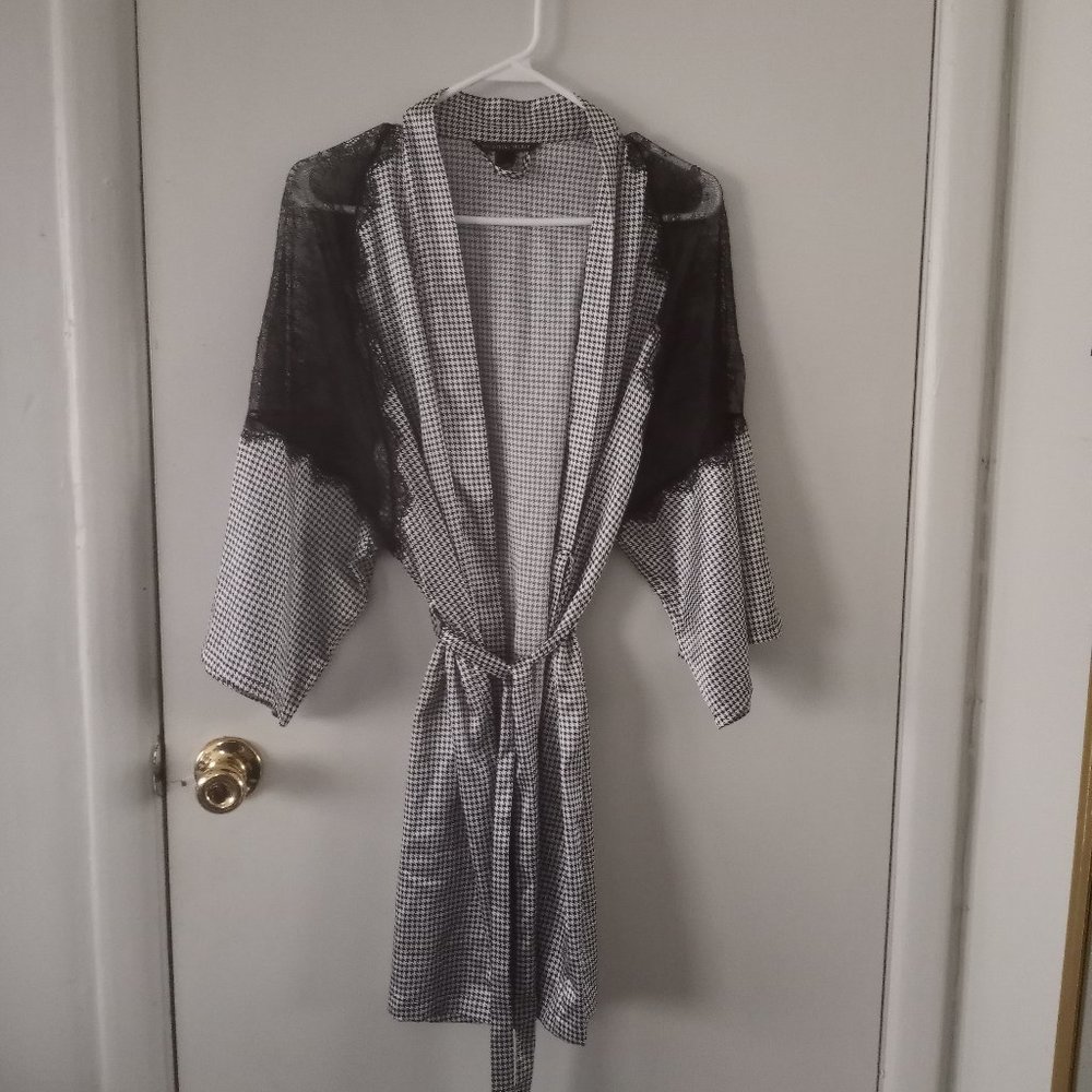 Victoria's Secret Hoodstooth Black Lace Belted Robe